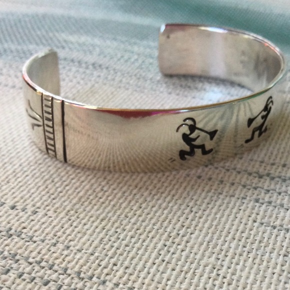 Vintage Native American Sterling Silver Cuff - Dual Dancing Kokopelli’s - Picture 3 of 12
